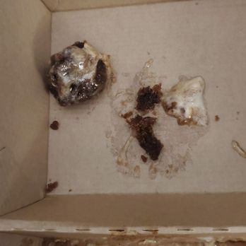 Cinnaholic - The center of my cinnamon roll was a giant brown sugar rock. - Bakeries Near Me - Visalia, California