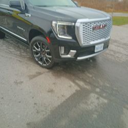 2023 Yukon Denali lx black seven seater