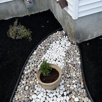 Alberto and sons Landscaping - After picture of mulch bed with stone design and mulch installation. - Landscaping Near Me Alberto and sons Landscaping - After picture of mulch bed with stone design and mulch installation. - Landscaping Near Me