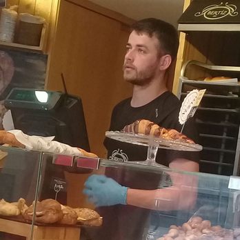 Bertiz - Charming employee - Bakeries Near Me - Bilbao, C