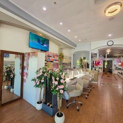 Top Nails & Spa