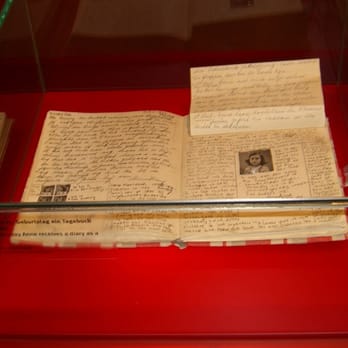 Anne Frank Zentrum - Anne Franks berühmtes Tagebuch - Museums Near Me - Berlin, BE
