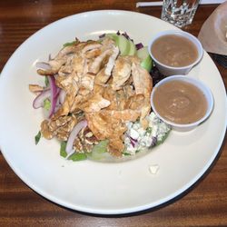 Trattoria Ravello - Tuscan crounty salad with grilled chicken ok/good. The dressing needed more zest.