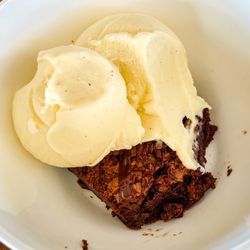 Maui Kuia Estate Chocolate - Brownie a la mode