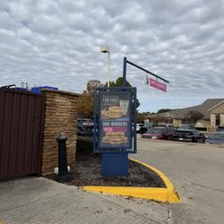 Braum's Ice Cream - Drive on around to pick up your food.