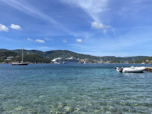 Dinghy's Beach Bar & Grill by null