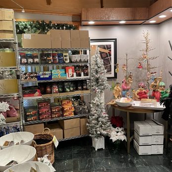 Diamond Head Chocolate Company - More goodies on display - Chocolatiers & Shops Near Me - Honolulu, Hawaii