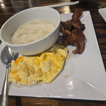 Bill's Grill - Cheese grits, scrambled eggs, bacon - American Near Me - Wilson, North Carolina Bill's Grill - Cheese grits, scrambled eggs, bacon - American Near Me - Wilson, North Carolina