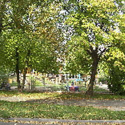 Fröbel e.V. Integrationskindertagesstätte Fröbelchen - Gartenansicht aus Leipziger Familienkatalog