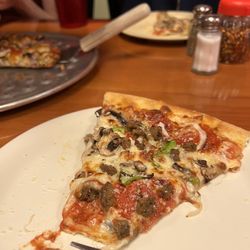 Jim's Razorback Pizza - Thin-crust supreme