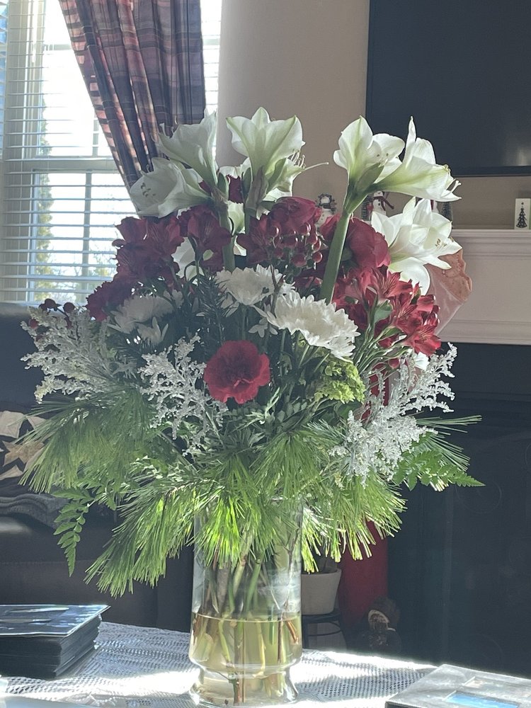 BOB’S FLOWER SHOP Updated August 2024 1214 Main St, Northampton