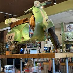 Vitta Pizza Central Entrance - Cute scooter