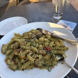 PESTO CHICKEN FUSILLI