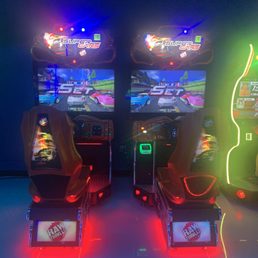 I brought 4 kids only one machine works. They wanted to play together both swiped and game one played for one so they ended up playing alone I brought 4 kids only one machine works. They wanted to play together both swiped and game one played for one so they ended up playing alone