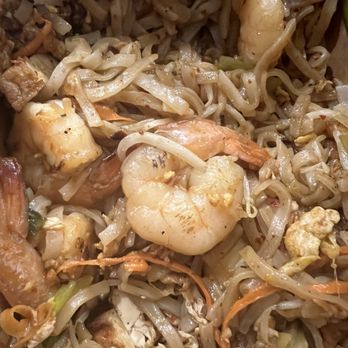 Kwao Thai Restaurant - Pad Thai with prawns - Thai Near Me - Victoria, British Columbia Kwao Thai Restaurant - Pad Thai with prawns - Thai Near Me - Victoria, British Columbia