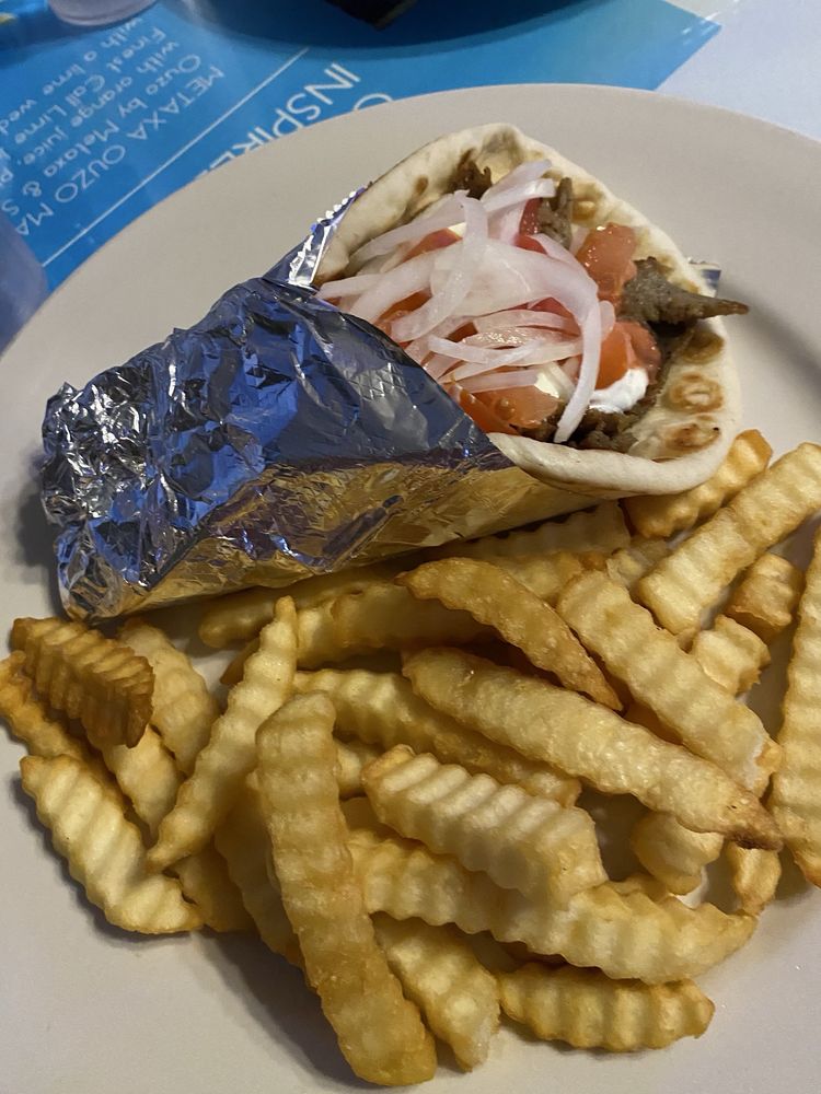 Ari's Restaurant & Bar