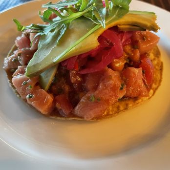 Finca Altozano - Tostada de Atun Aleta - Mediterranean Near Me - Baja California, BCN Finca Altozano - Tostada de Atun Aleta - Mediterranean Near Me - Baja California, BCN