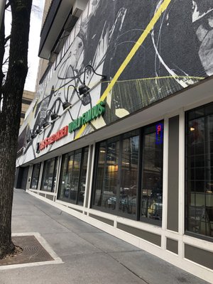 Gus’s World Famous Fried Chicken by null