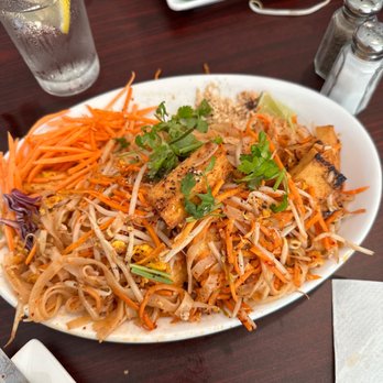 Broccoli - Pad Thai Tofu Noodle, so fabulous - Asian Fusion Near Me - Schiller Park, Illinois Broccoli - Pad Thai Tofu Noodle, so fabulous - Asian Fusion Near Me - Schiller Park, Illinois