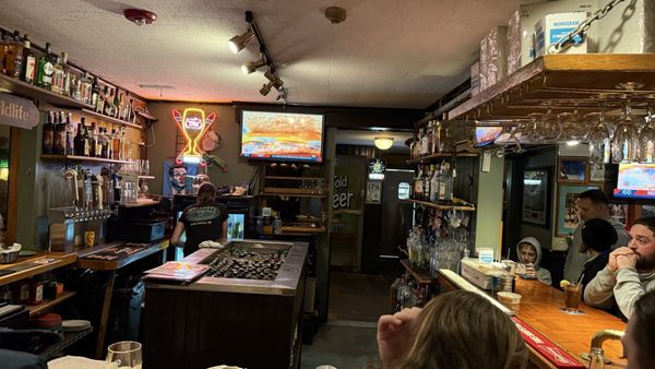 Delaney's Hole In the Wall by null