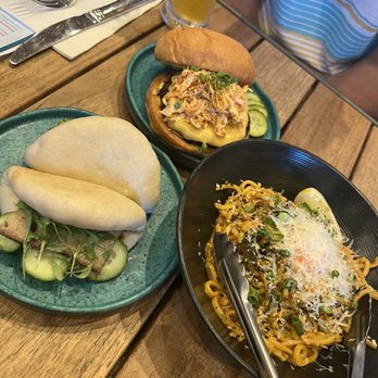 Piko Kitchen + Bar - Pork Bao Buns Okinawan Soba Noodles Kalbi Burger - Cocktail Bars Near Me - Honolulu, Hawaii