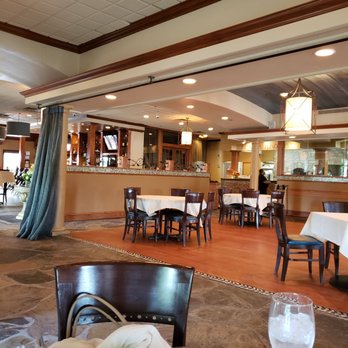 Basils Greek Dining - Dining room - Greek Near Me - Aurora, Illinois