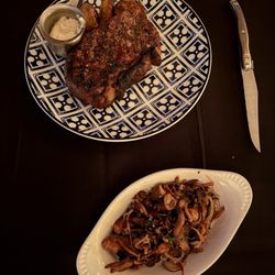 Chateaubriand 36 - Steak, mushrooms, potatoes