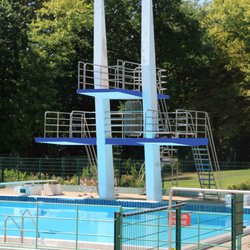 Piscine du Parc - LE CREUSOT (71 - Saône-et-Loire, France) - Piscine du Parc - La fosse à plongeon