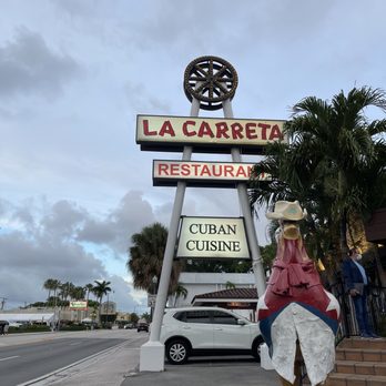 La Carreta - Outside - Cuban Near Me - Miami, Florida