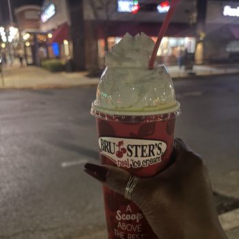 Bruster's Real Ice Cream - Outside of Bruster's - Ice Cream & Frozen Yogurt Near Me - Bowie, Maryland