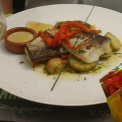 Les Frangins - Pavé  de merlu poivrons pommes de terre sauce oseille