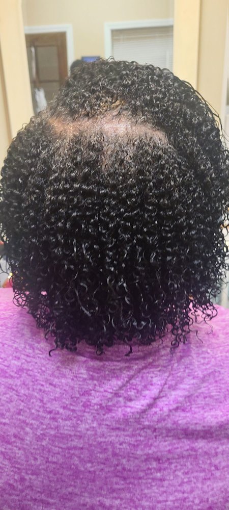 Marabou Curls and Beyond Salon Logo
