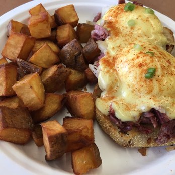 Button Up Cafe - Kalua pork hash eggs benny w/ potatoes - Breakfast & Brunch Near Me - Pearl City, Hawaii