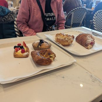Paris Baguette - Bakeries Near Me - Roseville, California