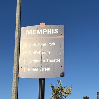 La Quinta by Wyndham Memphis Downtown - Follow the sign - Hotels Near Me - Memphis, Tennessee