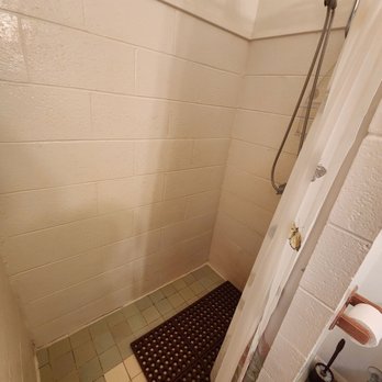 Royal Tree Villas - Shower - Hotels Near Me - Leggett, California