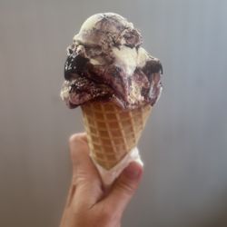 A Better Scoop Ice Cream Shoppe - BlackBerry cheesecake