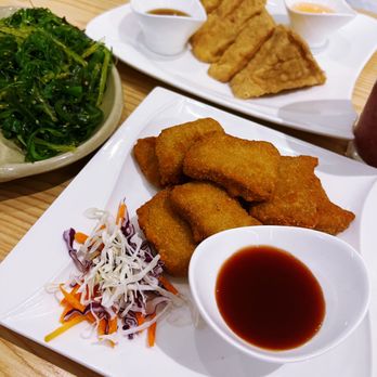 Tenon Vegan Sushi - L to R: Seaweed Salad, Soy Chickn't Karaage, Agedashi Tofu - Thai Near Me - Brooklyn, New York Tenon Vegan Sushi - L to R: Seaweed Salad, Soy Chickn't Karaage, Agedashi Tofu - Thai Near Me - Brooklyn, New York