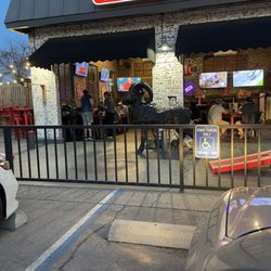 Uncle Bill’s Pizzeria - Doors are open and it will s beautiful night