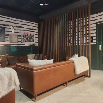 The Silver Crown - Cute interior - Whiskey Bars Near Me - Frisco, Colorado