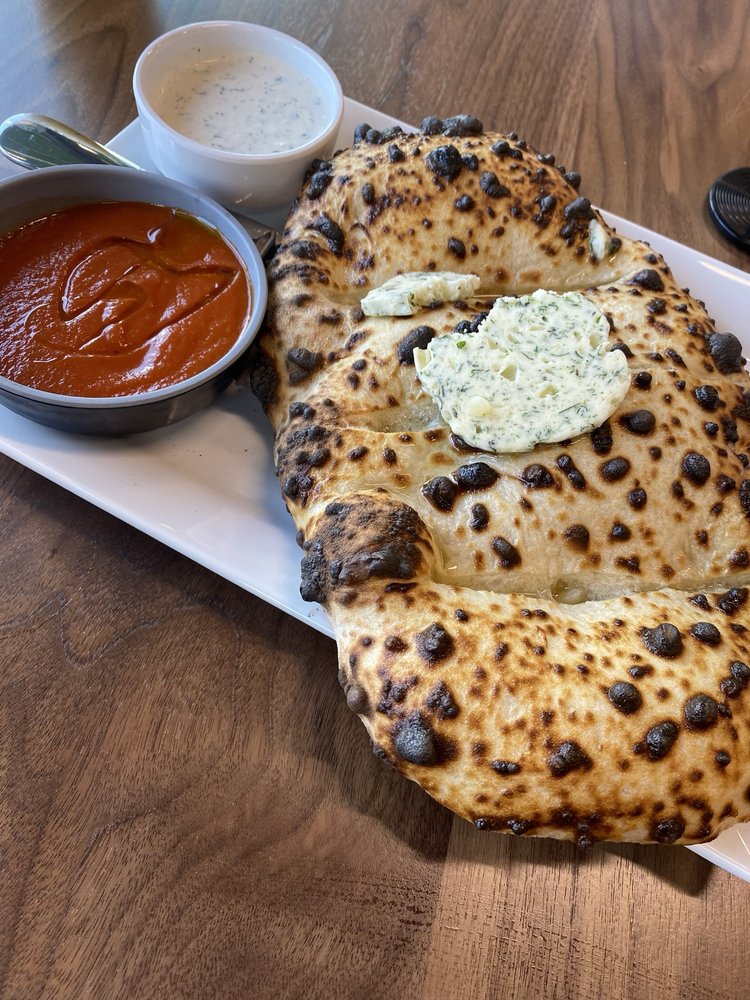 Mozz Artisan Pizza Logo