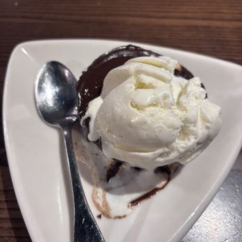 Houlihan's - Brownie Batter Cake - New American Near Me - Jonesboro, Arkansas Houlihan's - Brownie Batter Cake - New American Near Me - Jonesboro, Arkansas