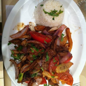 Las Tres Conchitas - Lomo Saltado, émincer de bœuf avec légume et frite - Seafood Near Me - Montreal, Quebec Las Tres Conchitas - Lomo Saltado, émincer de bœuf avec légume et frite - Seafood Near Me - Montreal, Quebec