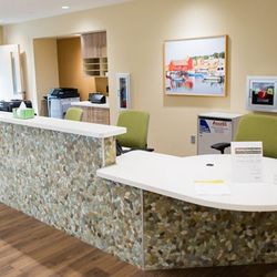 A bullpen for team discussions between consultations, designed for collaboration and protecting patient privacy.