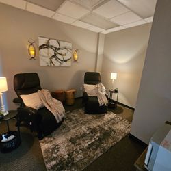 Massage with Beverly - Foot spa