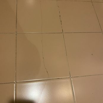 Starhotels Business Palace - Cracked bathroom tiles - Hotels Near Me - Milan, Michigan Starhotels Business Palace - Cracked bathroom tiles - Hotels Near Me - Milan, Michigan