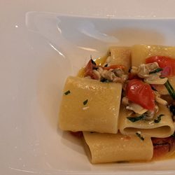 San Daniele - Paccheri d'Amalfi - lotte, moules, palourdes, huile d'olive et petites tomates, fûmet aromatisé. 2022 09 20. M1.