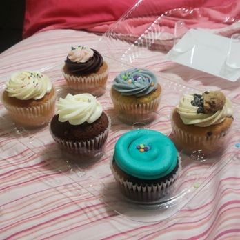The Cupcake Shoppe - Back Row: Neopolitan, Confetti, Cookie Dough. Front Row: Vanilla, Red Velvet, Frost Me (icing on marble cake) - Bakeries Near Me - Toronto, Ontario