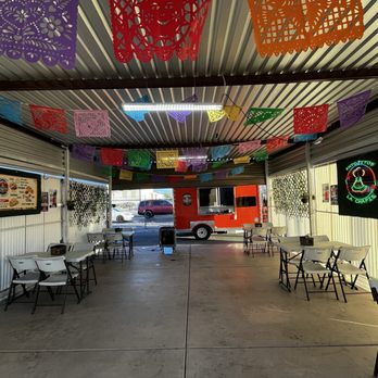 Antojitos La Chapis - Patio setting - Food Trucks Near Me - Tucson, Arizona Antojitos La Chapis - Patio setting - Food Trucks Near Me - Tucson, Arizona