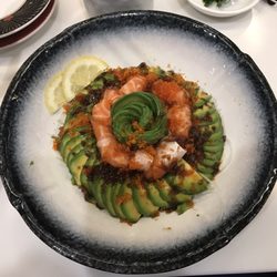 Hanaichi Sushi Bar - Salmon belly and avacado Medium size sashimi platter